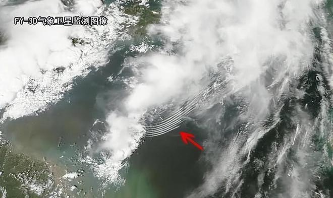 极罕见的滚轴云惊现烟台沿海，宛如巨大金篐棒扫过天空（组图） - 10