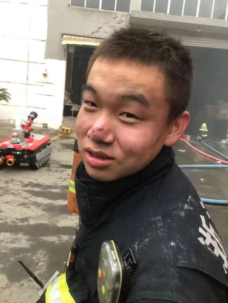 杭州大火牺牲的00后消防员：“跌跌撞撞长大”，最后一刻定格在火场（组图） - 5
