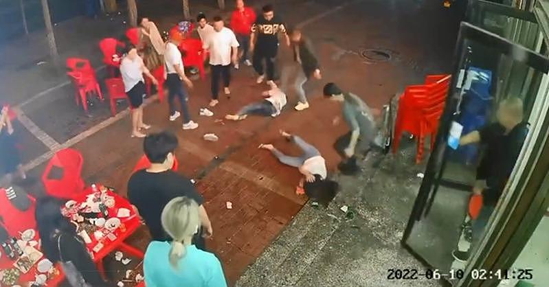 中国河北省发生的「唐山打人事件」引爆舆论沸腾，尽管围殴女子的9名嫌犯都已经被拘捕，但事发至今民怨和后续效应仍未平息。 （中新社）