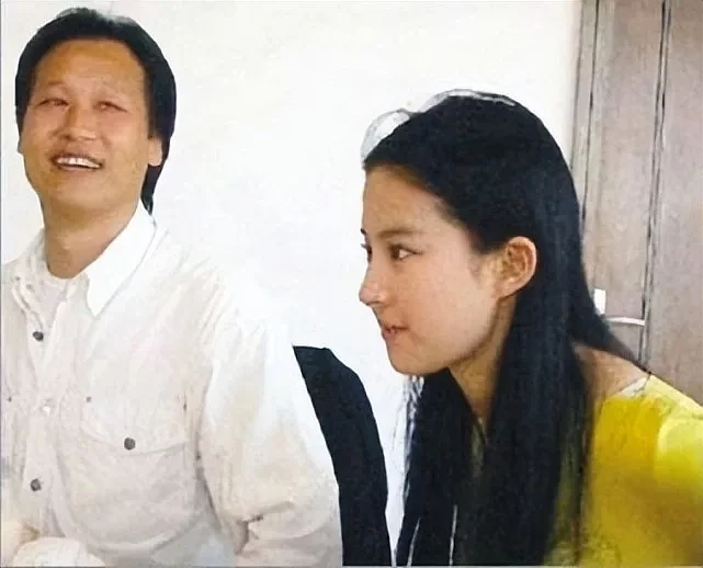 刘亦菲父亲安少康：背景显赫，与前妻各自再婚，对女儿的爱不缺席（组图） - 16