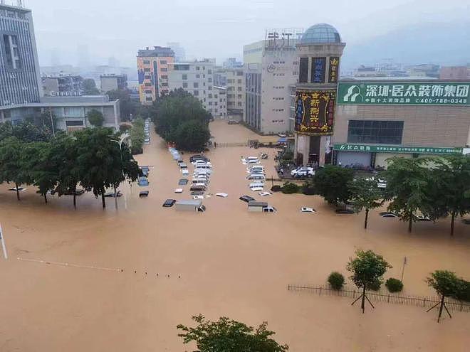 中国8省遭遇超级暴雨！多人遇难，连房带人全冲走，最可怕的你却看不到（组图） - 12