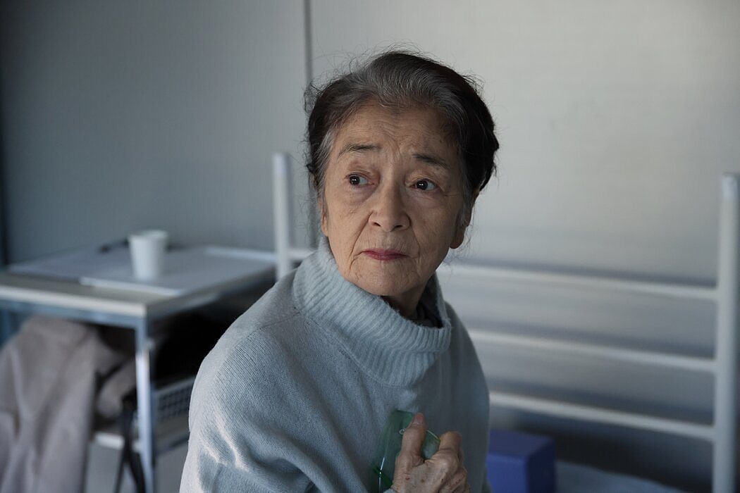 倍赏千惠子在《75终老计划》中饰演一位老妇人。