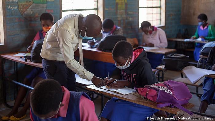 Malawi Schulklasse in Zeiten von Corona