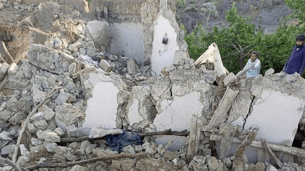 阿富汗东部地震造成至少255人死亡，当地警察局局长：很多人在熟睡中死亡