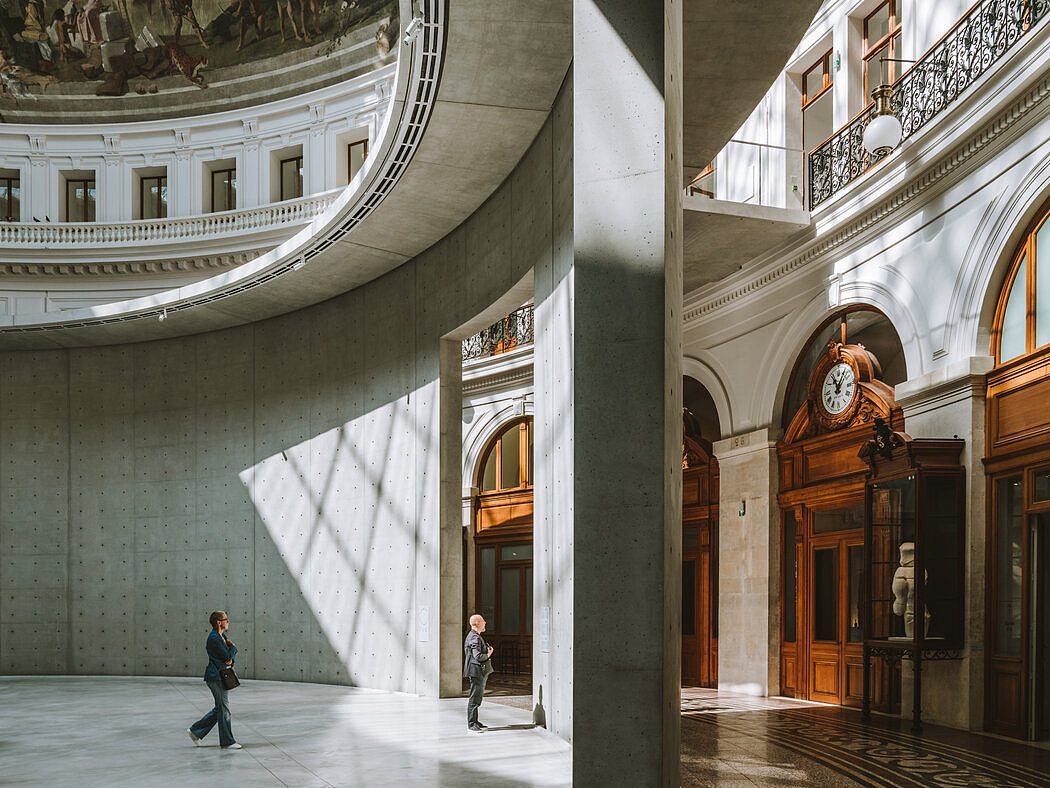 在圆形的交易所-皮诺收藏馆内展出了弗朗索瓦·皮诺的庞大当代艺术收藏。