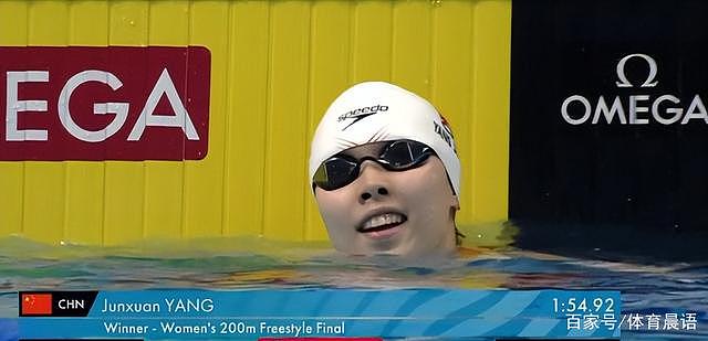 世锦赛中国游泳获首金，领奖台中国选手直摇手指，澳洲选手一脸诧异（组图） - 3