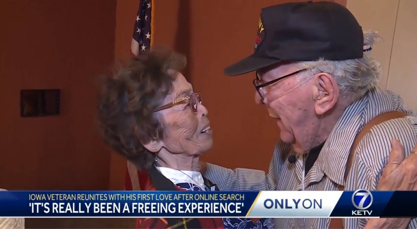 2022年6月，美国91岁韩战老兵曼恩（Duane Mann）与同龄日裔初恋情人山口佩姬（Peggy Yamaguchi）在失去联络近70年后重逢（KETV影片截图）