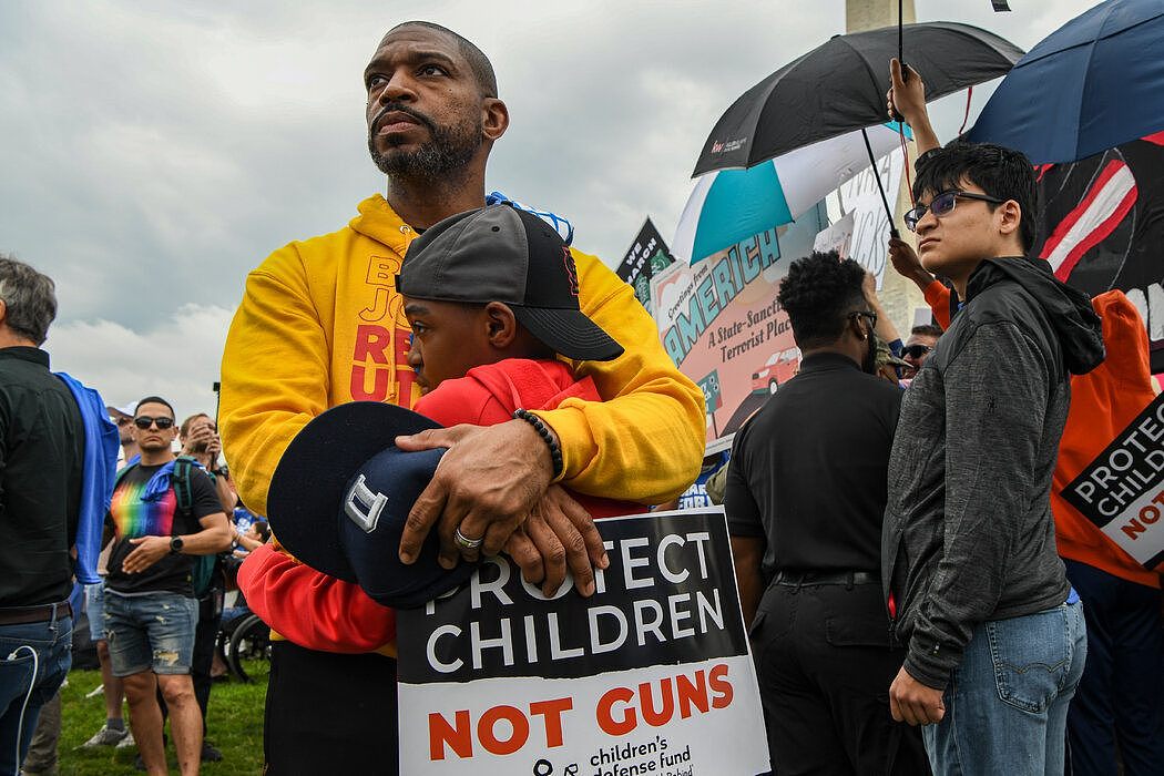本月，斯塔斯基·威尔逊和儿子梅森参加了在华盛顿举行的反对枪支暴力游行。