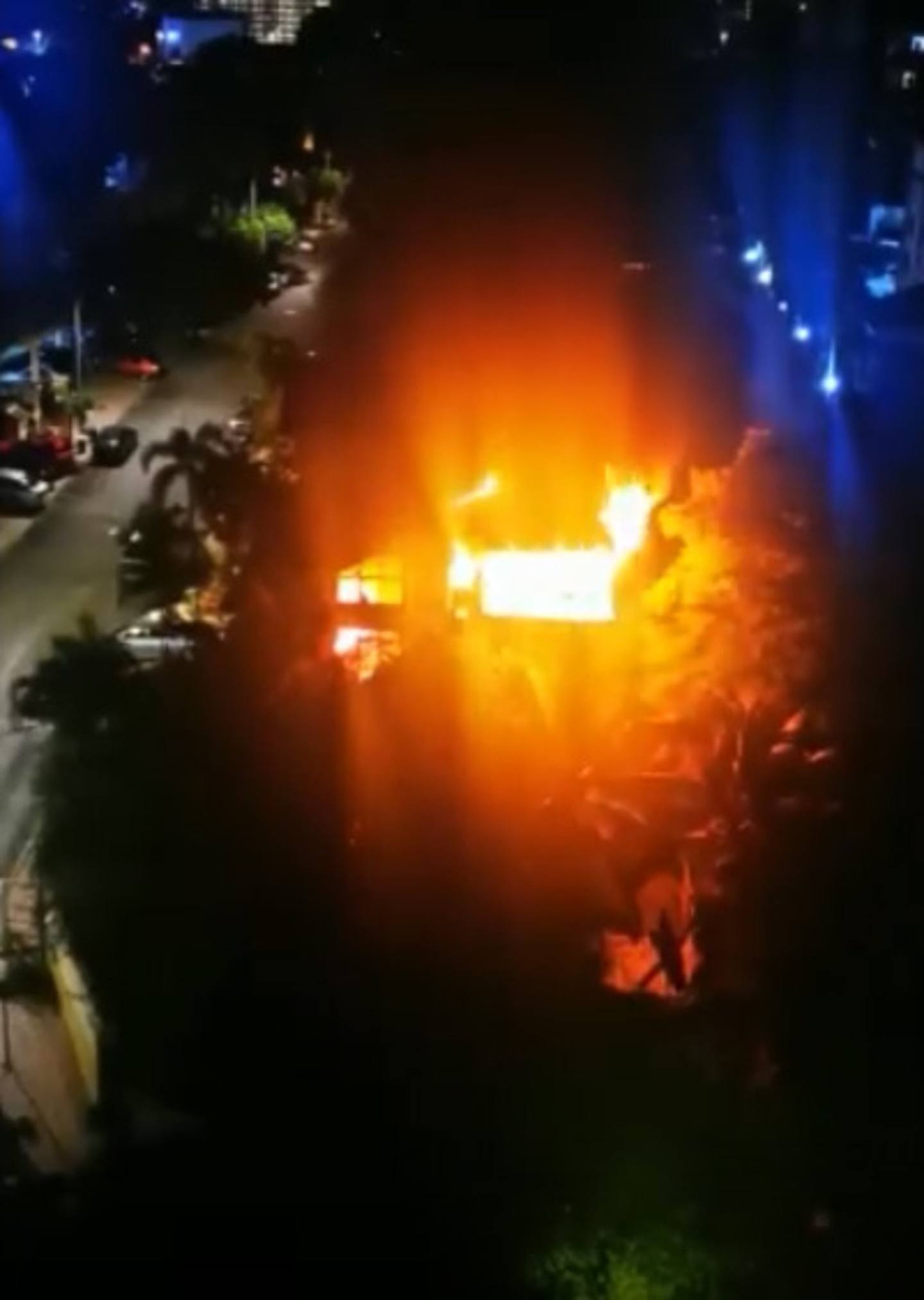 马来西亚发生夺命火灾，1栋3层独立式豪宅起火，华裔母女走避不及，惨被活活烧成焦尸。 （网上图片）