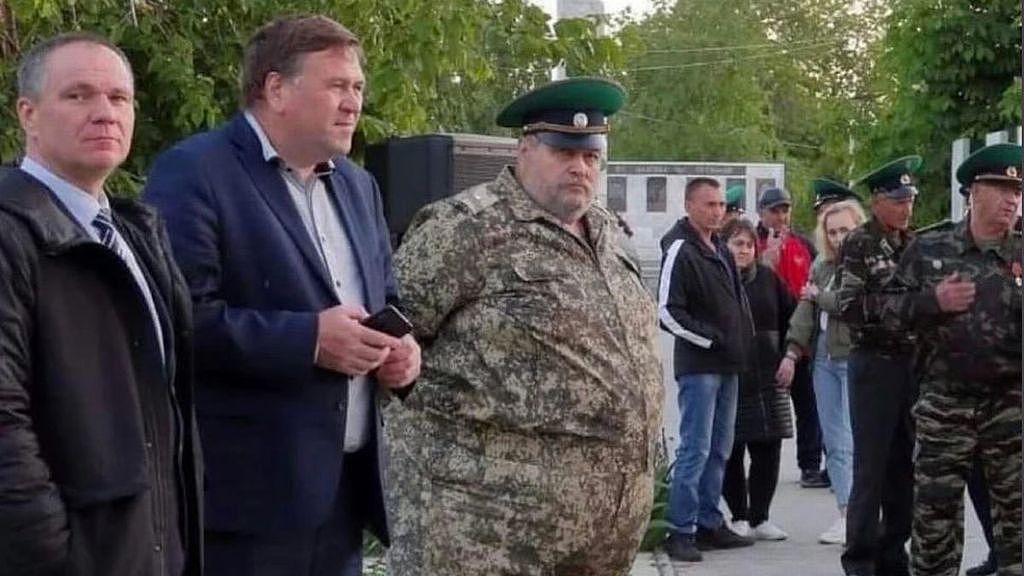 俄罗斯退役少将帕沃尔被召回重上战场，但浑圆身型和食量备受瞩目。 翻摄推特