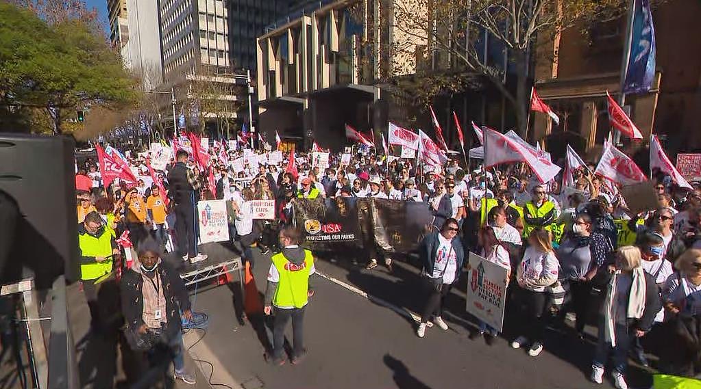今日，悉尼铁路员工、助产士和护士集体大罢工！还有示威者要继续封路抗议（组图） - 2