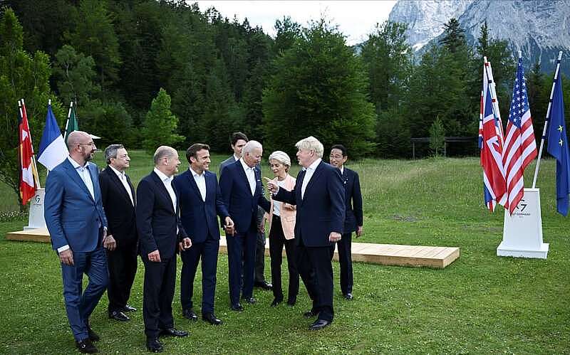 G7峰会大合影最新出炉！鲍里斯站C位，英国夫人穿2万5西装太美了（组图） - 3