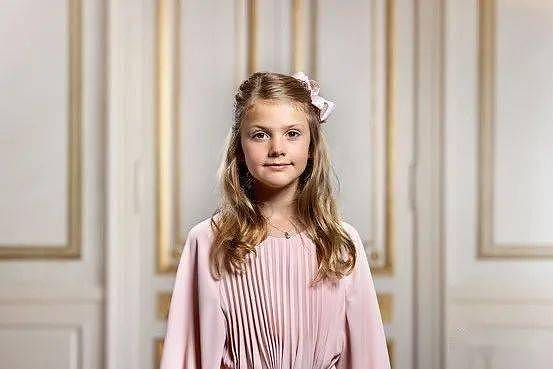 欧洲最美女王会是她？瑞典10岁公主颜值爆表，和弟弟齐出镜超萌（组图） - 67