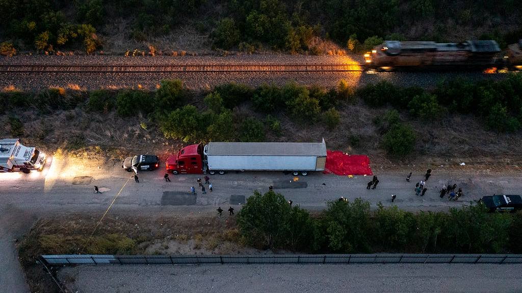 美国德州货车人蛇惨剧46死官员揭「尸体堆叠」车内无水无冷气