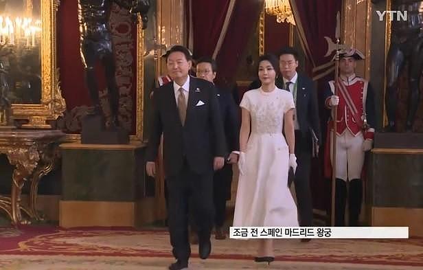 韩国总统夫人晚宴首秀：气场被西班牙王后碾压（组图） - 1