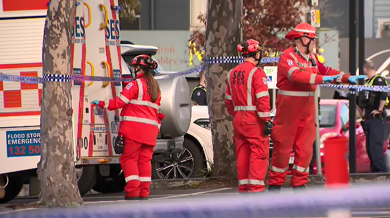 澳洲发生多起车祸！小车倒车致男子当场死亡，女子手推婴儿车过马路被撞（组图） - 3