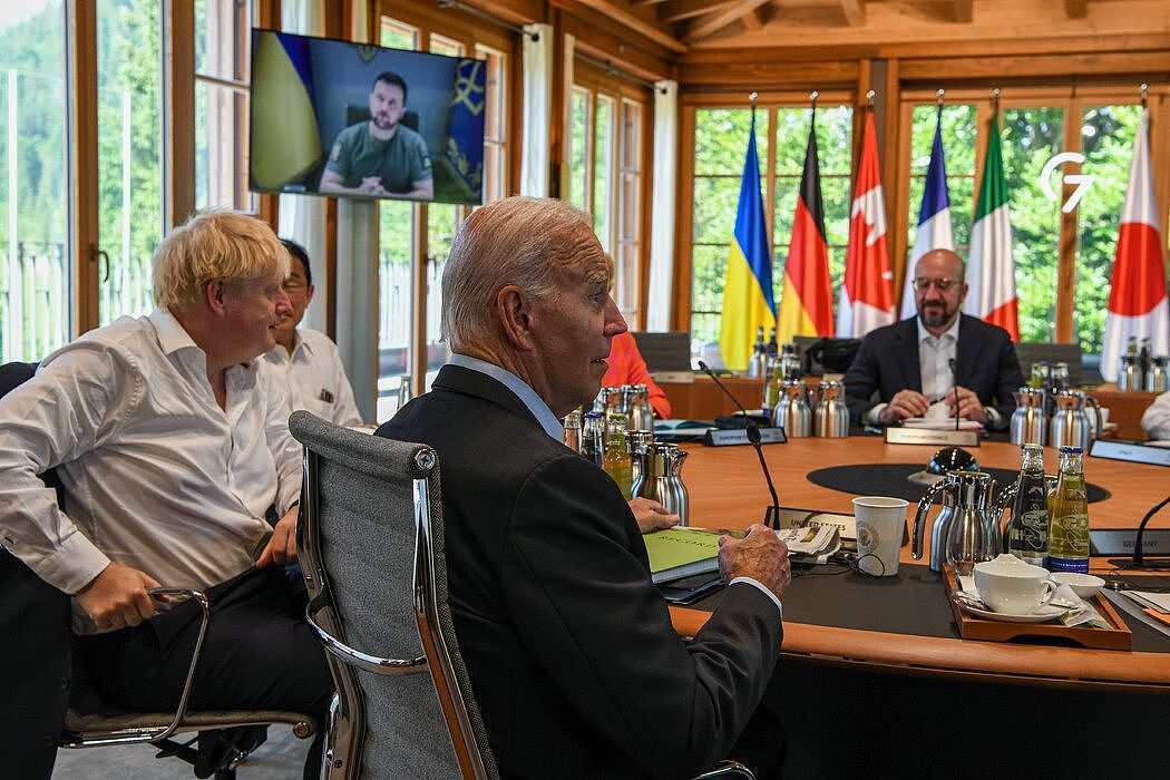 身在基辅的泽连斯基总统周一通过视频连线在七国集团峰会上讲话。