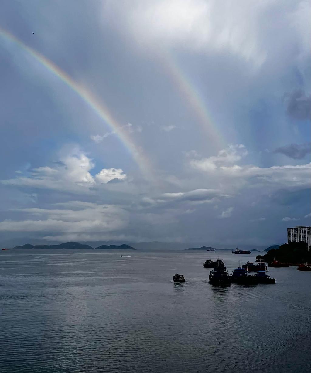 本港多处今早出现双彩虹美景。 fb「社区天气观测计划CWOS」Siul Tung图片