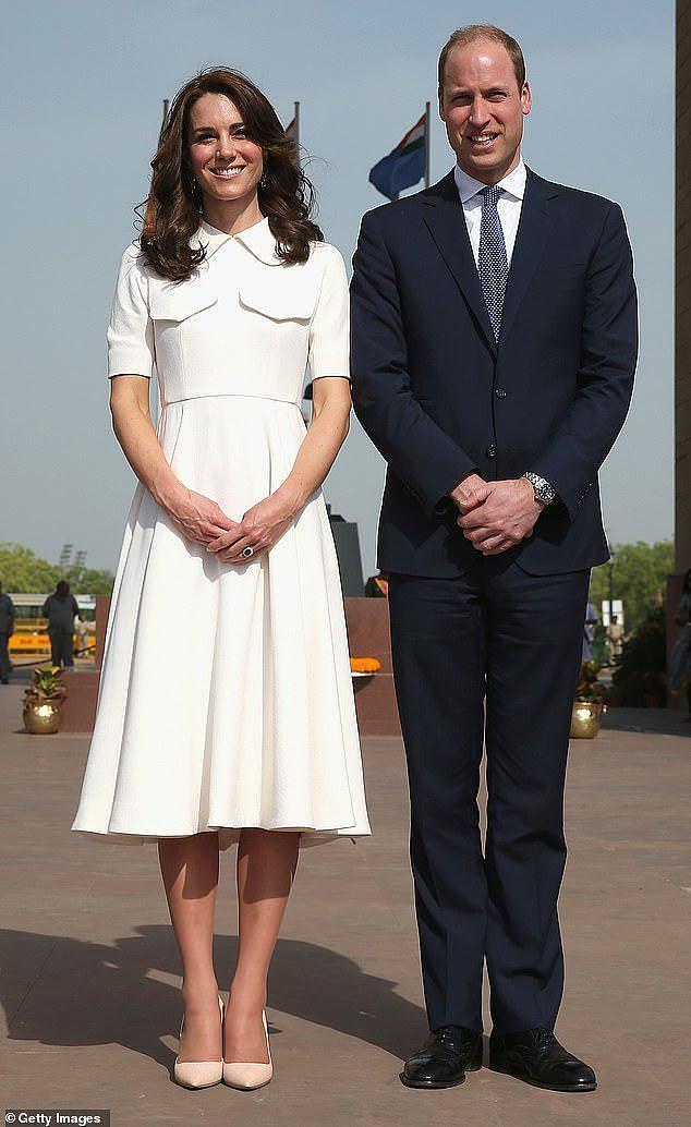 新西兰总理见英国首相，努力挣脱大力握手，奶白裙撞衫凯特王妃（组图） - 6