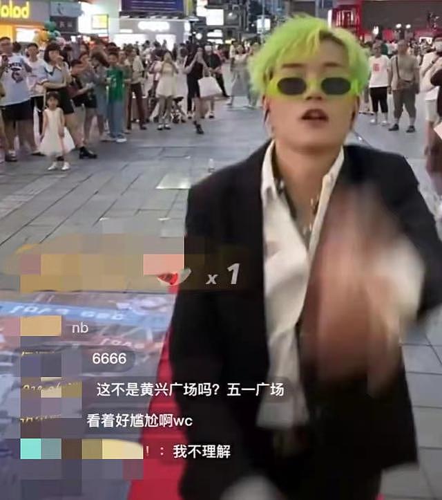 网红组团模仿EXO，首秀5分钟直播被城管关停，网友调侃出道即解散（组图） - 4