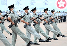 “Yes sir”成历史，香港警员今后统一改称 “是，长官”（组图）
