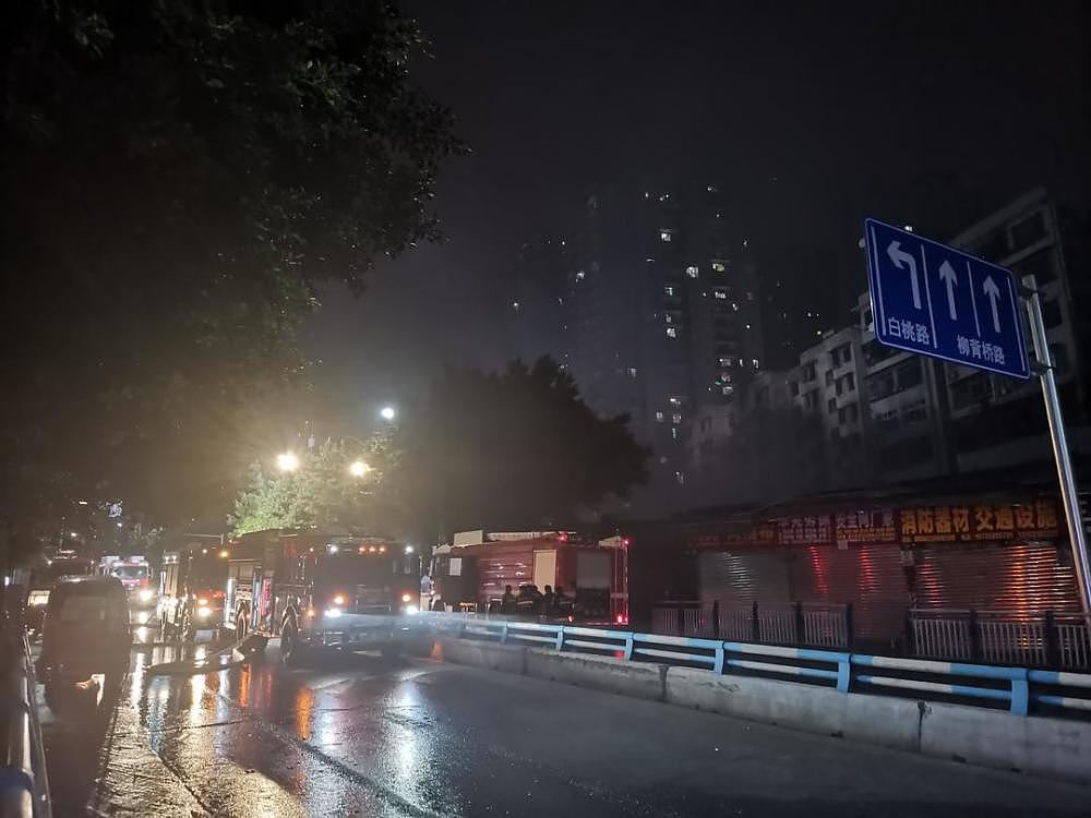 重庆石桥铺渝州交易城发生火灾，因灾直接损失估计高达数千万元（组图） - 5