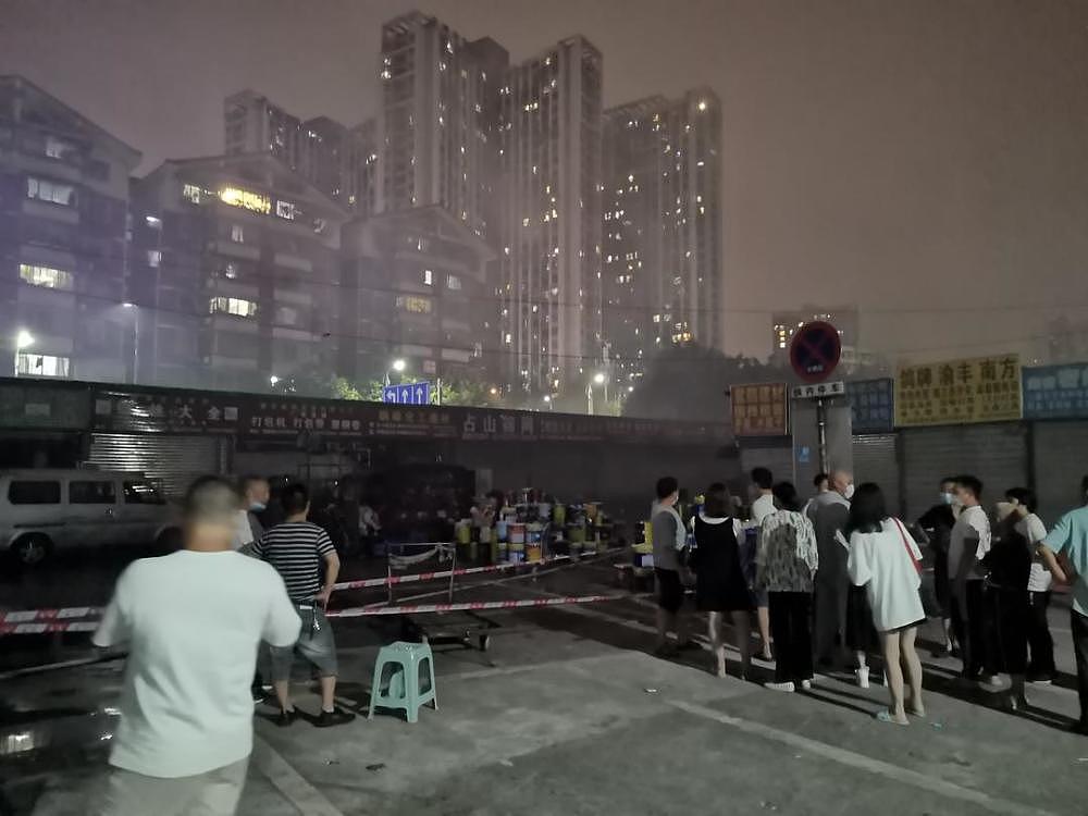 重庆石桥铺渝州交易城发生火灾，因灾直接损失估计高达数千万元（组图） - 3