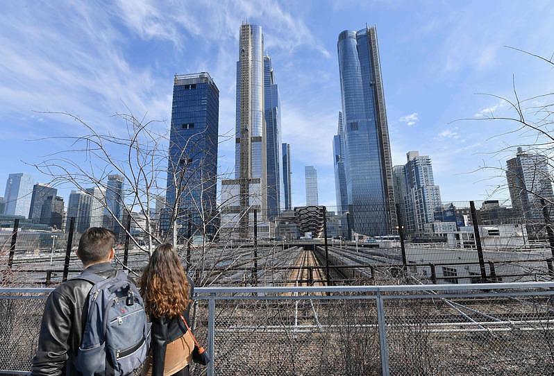 200名来自中国的投资人，向纽约州高等法院提出诉讼，状告知名地产商。 (Getty Images)