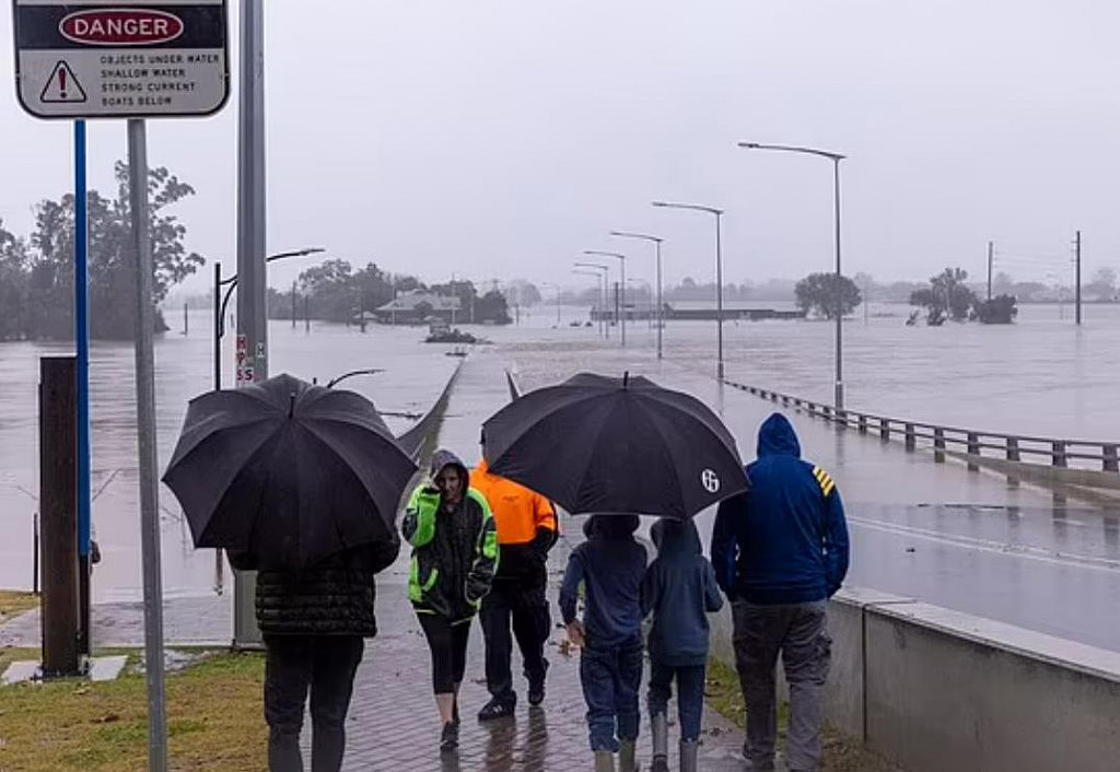 洪水再次来袭，悉尼3万人被迫撤离！23地进入自然灾害状态，当地居民能领救灾补贴（组图） - 10