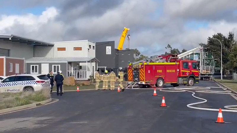 维州工厂发生大火！1人当场死亡，2男死里逃生，警方认为火灾“可疑”（组图） - 2