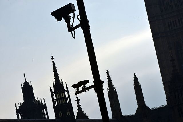 英国议会外的监控设备
