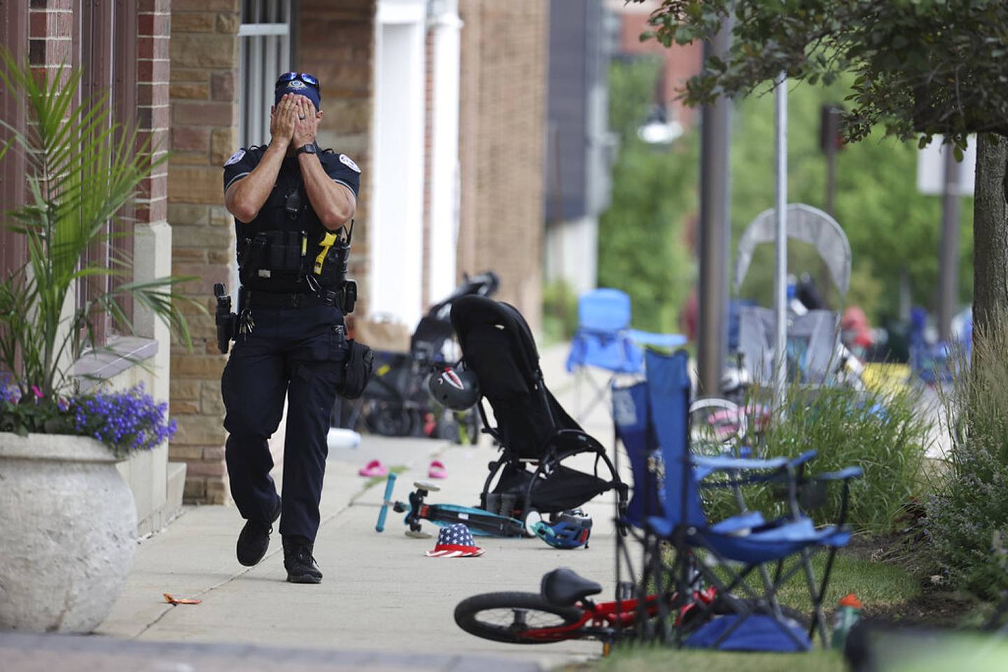 美国芝加哥市郊发生枪击事件，至少造成5人死亡，19人受伤。 (AP)