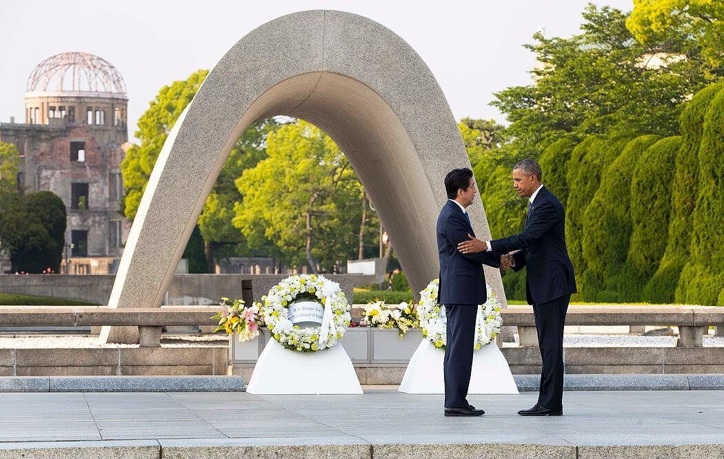 2016年，安倍与奥巴马在广岛和平纪念馆。