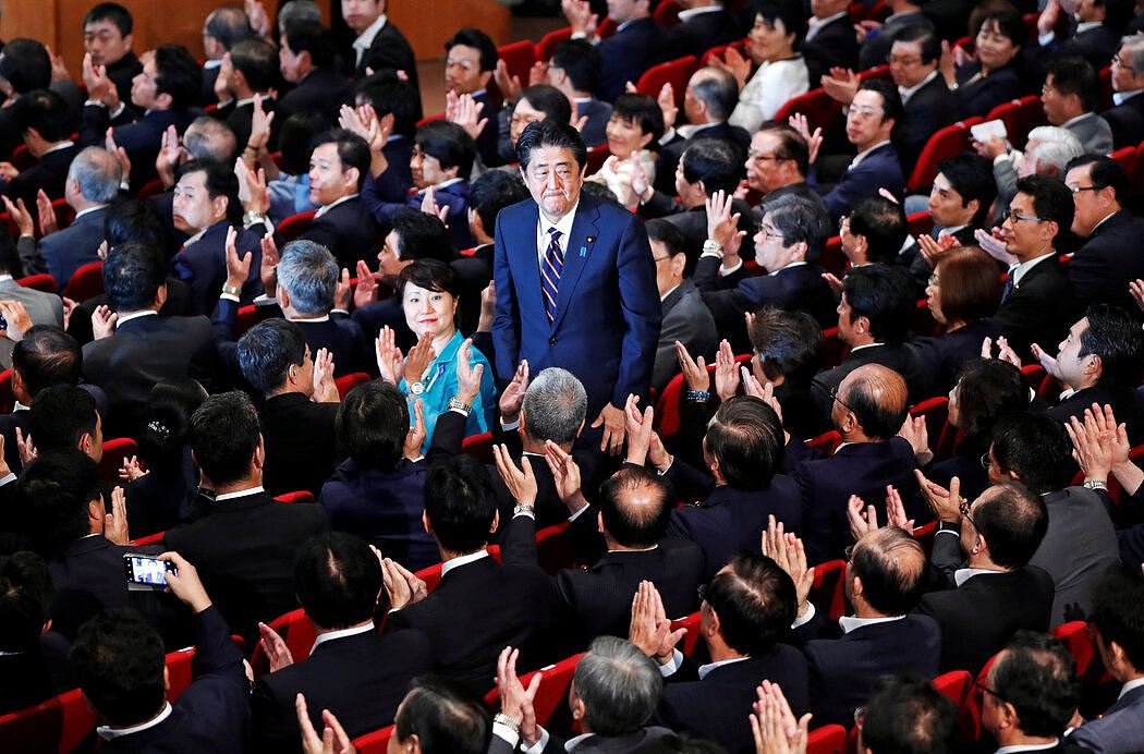2018年，安倍赢得自民党总裁选举。他是日本在位时间最久的首相。