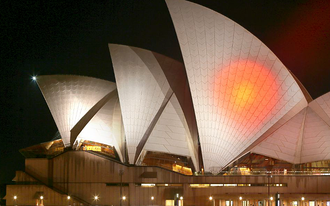 悉尼歌剧院亮灯悼念安倍，葬礼当天澳洲降半旗致哀（组图） - 2