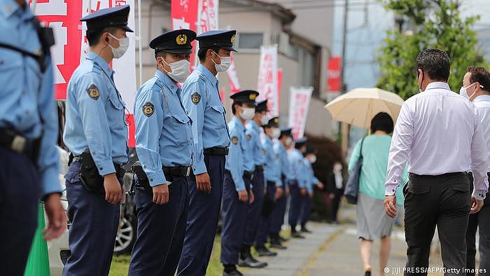富士吉田市7月9日的一场选战拉票活动，警方加强了安保 
