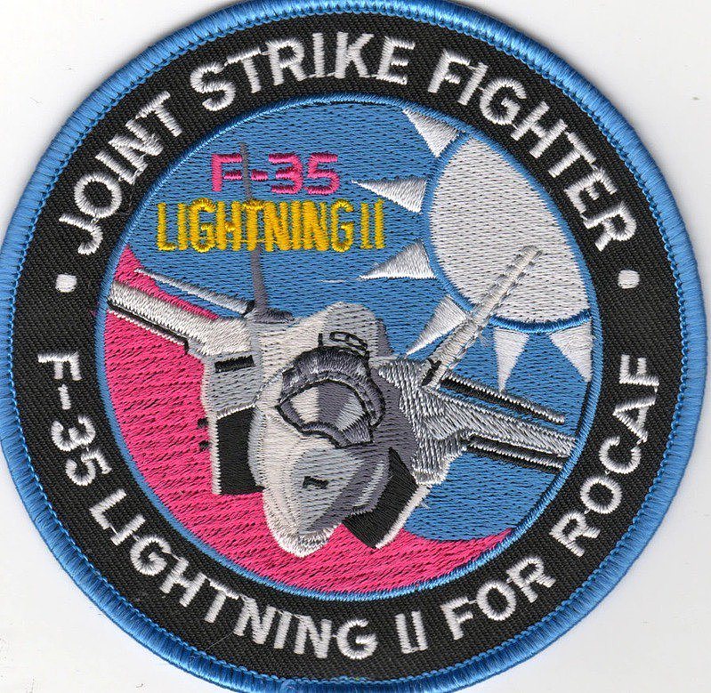 我国2002年间曾透过台北经济和文化代表处（TECRO），正式向美方递送我国希望采购一百架F-35B战机的正式意向书（LOI），当时曾制作争取加入生产计划的臂章。 图／Windell Minnick授权使用