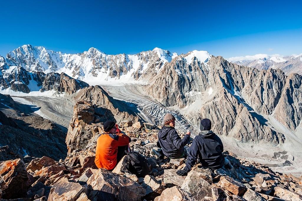 天山山脉贯穿大陆新疆、吉尔吉斯以及乌兹别克3国。 (示意图／shutterstock)