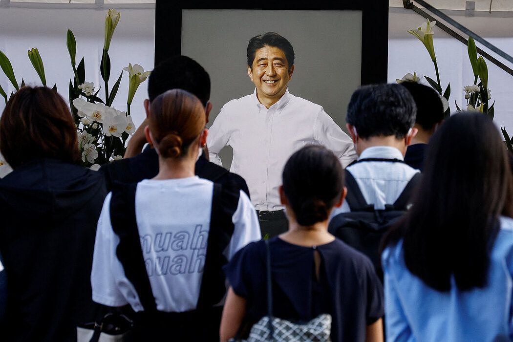 周一东京的安倍晋三守灵仪式，他是日本最具权势的政客之一。