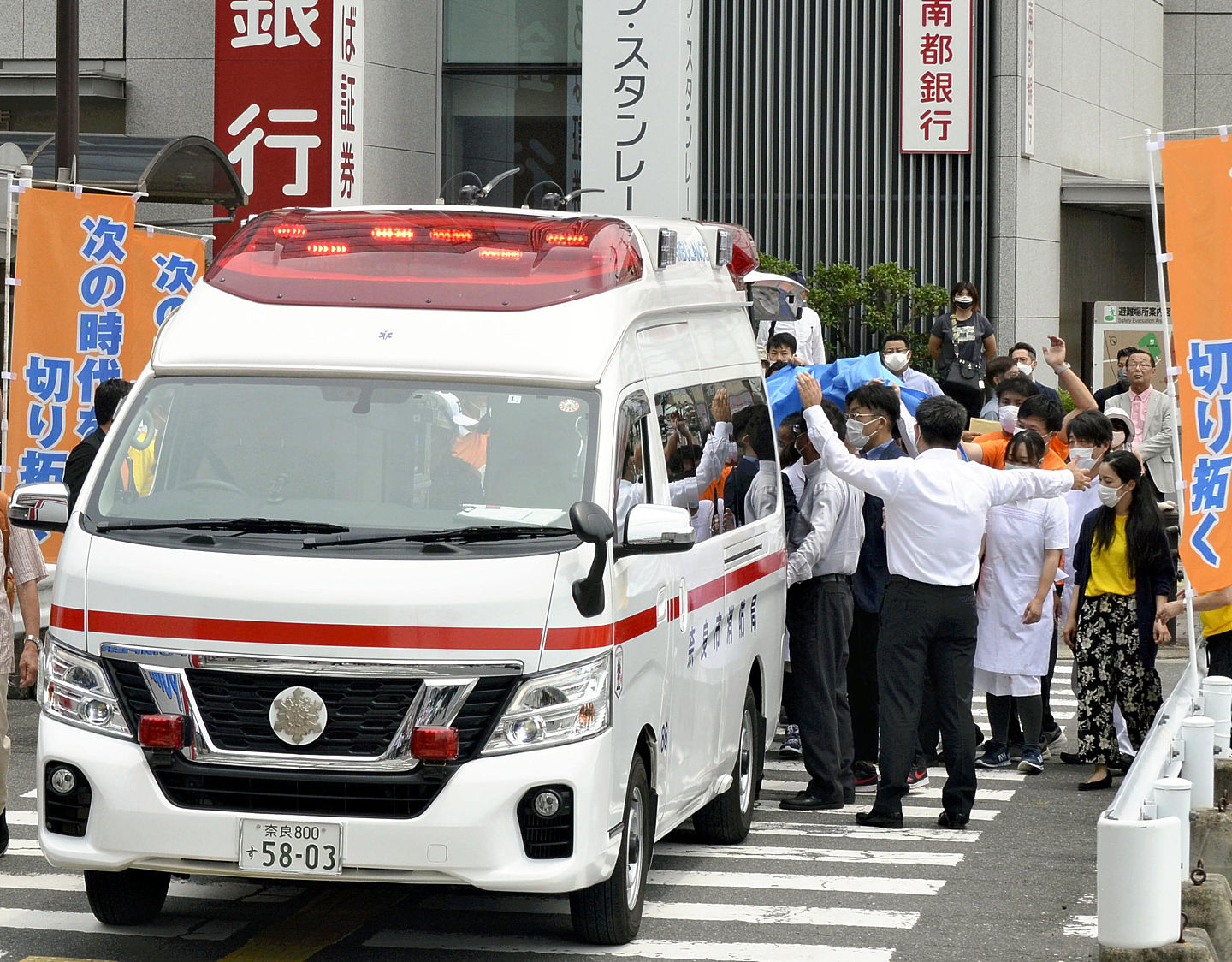 ▲▼安倍晋三遇刺时，外传女保镖就在身边。（图／达志影像／美联社）