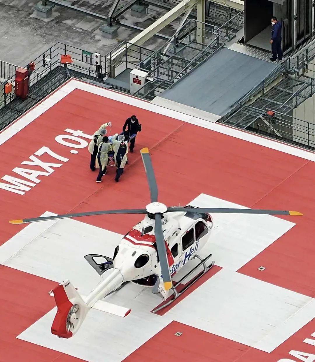 7月8日，医用直升机将安倍晋三转运至奈良县一家医院。图/澎湃影像