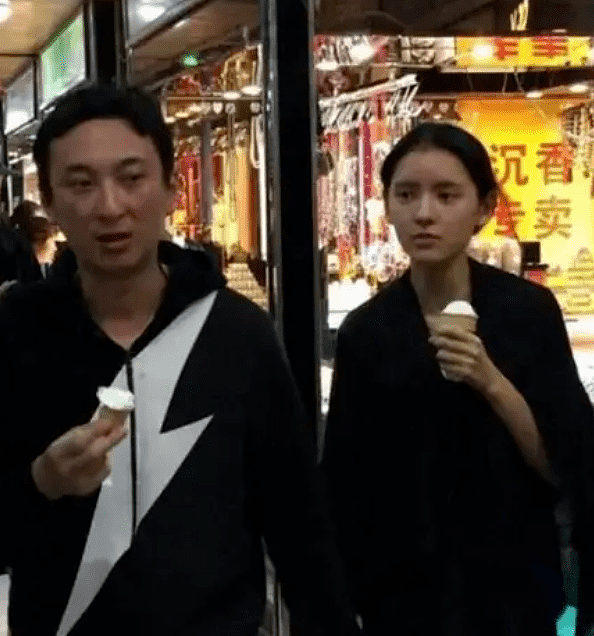 王思聪独自与5个女生吃饭，堪比后宫选妃，王健林都羡慕他的生活 （组图） - 11