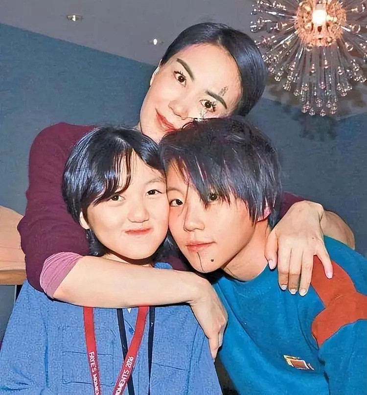 不是儿子！李亚鹏官宣二胎性别是女孩，谈及幼女流露笑容彰显父爱（组图） - 19