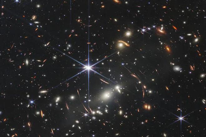 韦布望远镜揭示：宇宙中的恒星可能多达2亿亿亿颗（组图） - 1
