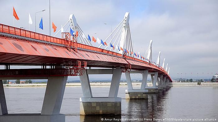 Russland China | Die erste russisch-chinesische Brücke über den Fluss Amur wird für den Verkehr freigegeben