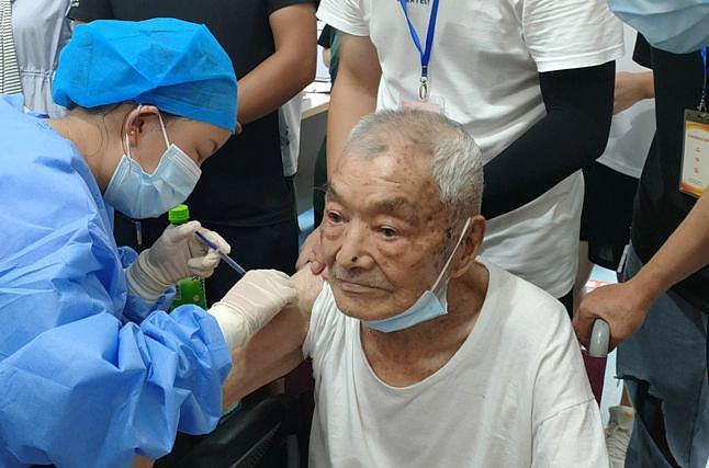 未经同意，上海98岁老人被强行接种疫苗后生命垂危，更多细节被曝光（视频/组图） - 16