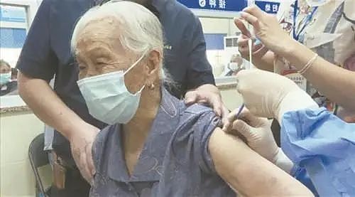 未经同意，上海98岁老人被强行接种疫苗后生命垂危，更多细节被曝光（视频/组图） - 17
