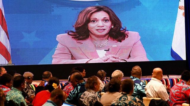 美国副卡玛拉·哈里斯在斐济论坛上发表了讲话。