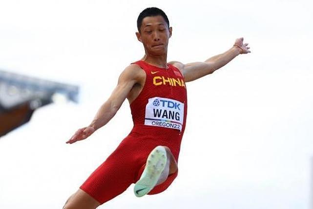 绝杀夺冠！王嘉男8米36逆袭奥运冠军摘金，创中国田径世锦赛4纪录（视频/组图） - 1