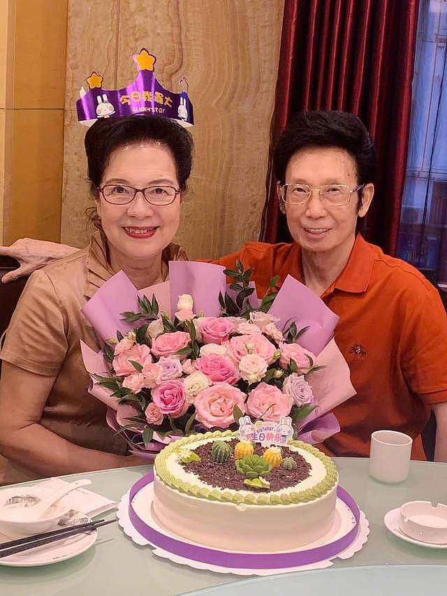 陈数为79岁母亲庆生，与澳籍华裔钢琴家老公已多年无互动，频频被传婚变（视频/组图） - 3